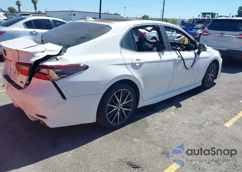2021 Toyota Camry Se z USA, uszkodzony, nr VIN 4T1G11AK8MU606979